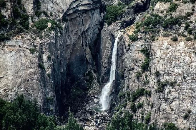 Üks paljudest Yosemite jugadest